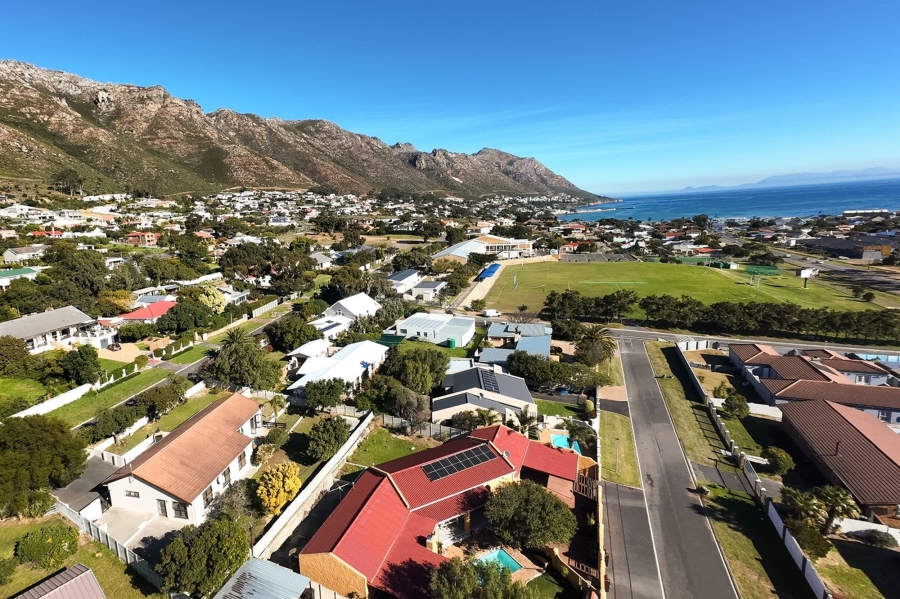 3 Bedroom Property for Sale in Mountainside Western Cape